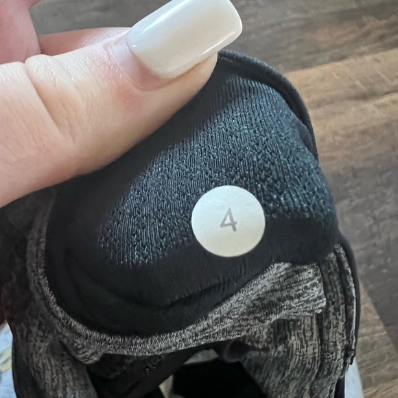 Lululemon Zipper Pocket Legging Size 4 - Picture 5 of 6